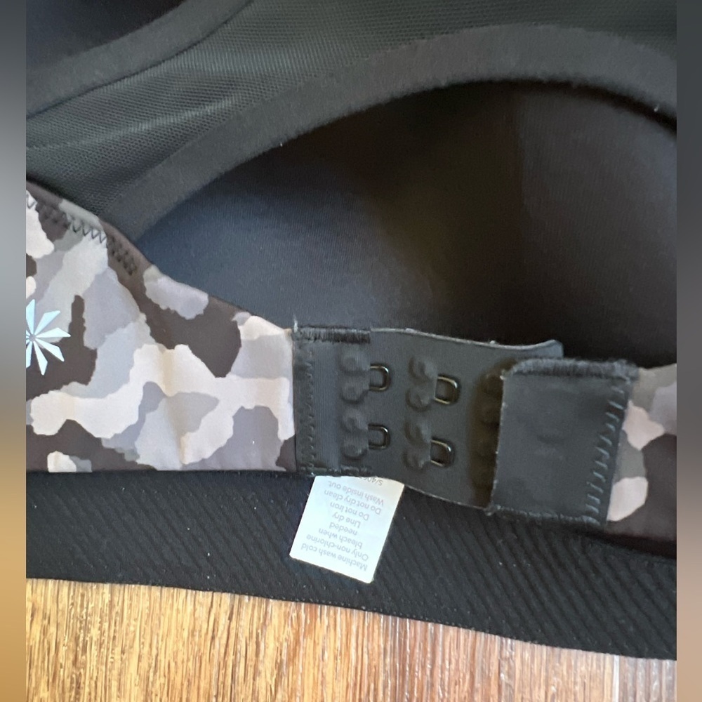 NEW Athleta Advance Sports Bra Gray Black Camo 40D - Picture 5 of 9